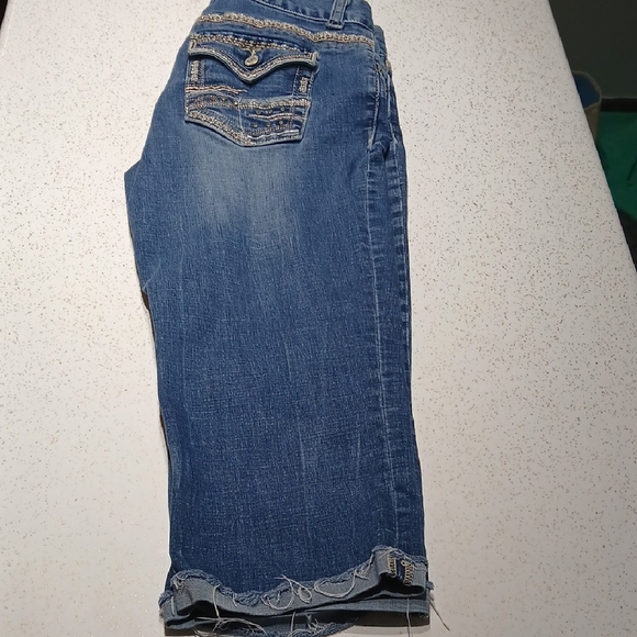 Maurices Blue Ankle Capri Jeans with Classic Design - Picture 3 of 5